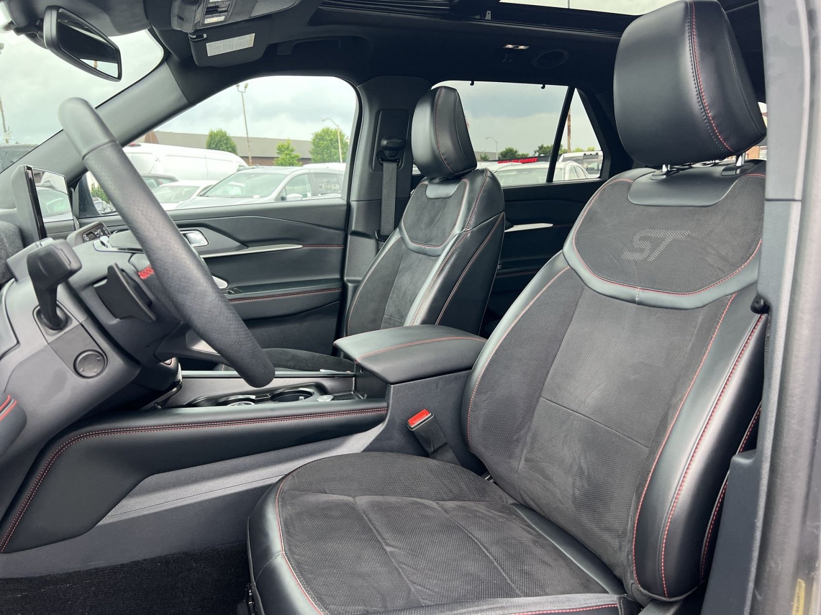 Certified 2025 Ford Explorer ST AWD/4WD image 13