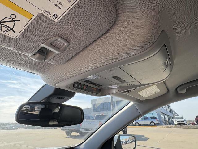 Used 2023 GMC Terrain SLT image 29