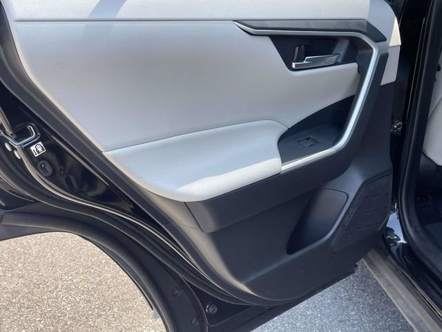 Used 2019 Toyota RAV4 XLE Premium FWD image 7