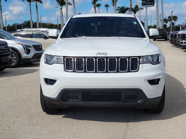Used 2018 Jeep Grand Cherokee Laredo RWD image 2