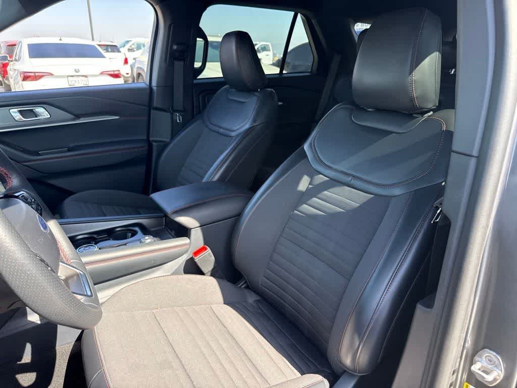 Certified 2025 Ford Explorer ST-Line w/ ST-Line Street Pack AWD/4WD image 10
