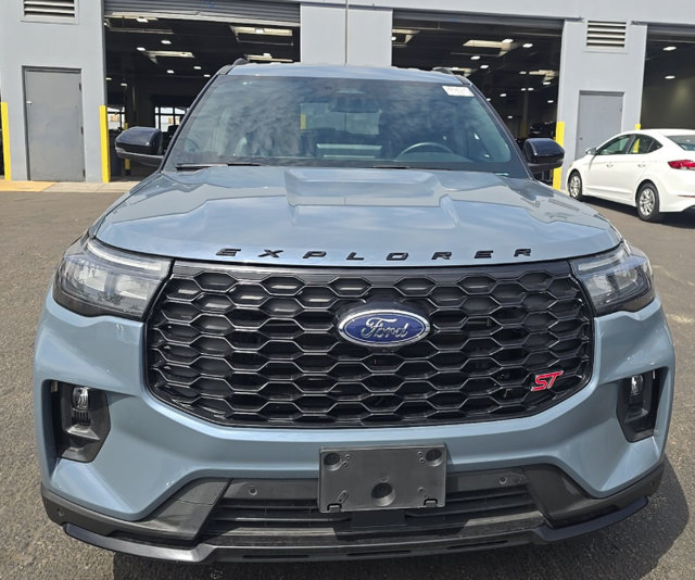 Certified 2025 Ford Explorer ST AWD/4WD image 2