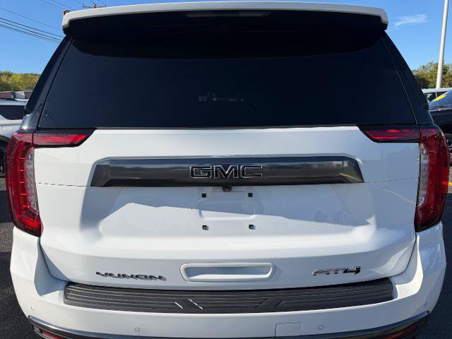 Used 2023 GMC Yukon AT4 w/ AT4 Premium Package AWD/4WD image 6