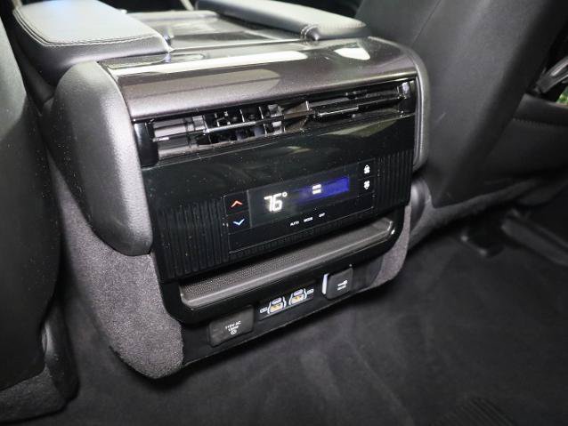 Used 2024 Jeep Wagoneer 4WD w/ Premium Group I image 22