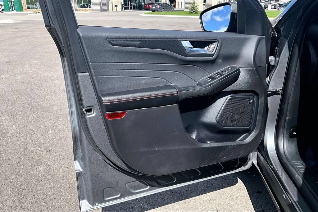 Certified 2025 Ford Escape ST-Line Select AWD/4WD image 23