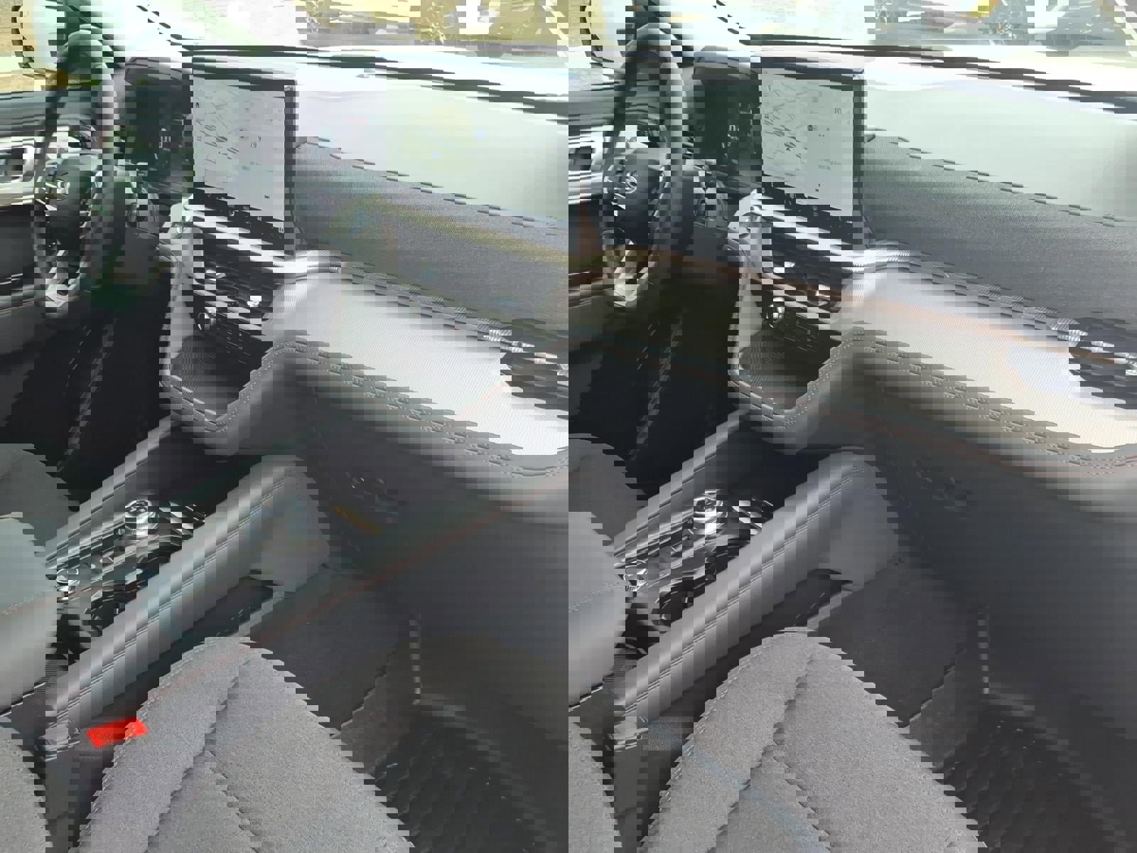 Certified 2025 Ford Explorer Active image 10