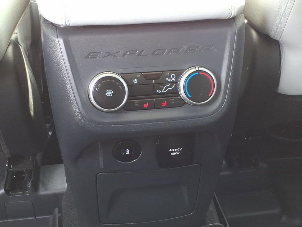 Certified 2025 Ford Explorer Platinum w/ Ultimate Package AWD/4WD image 11