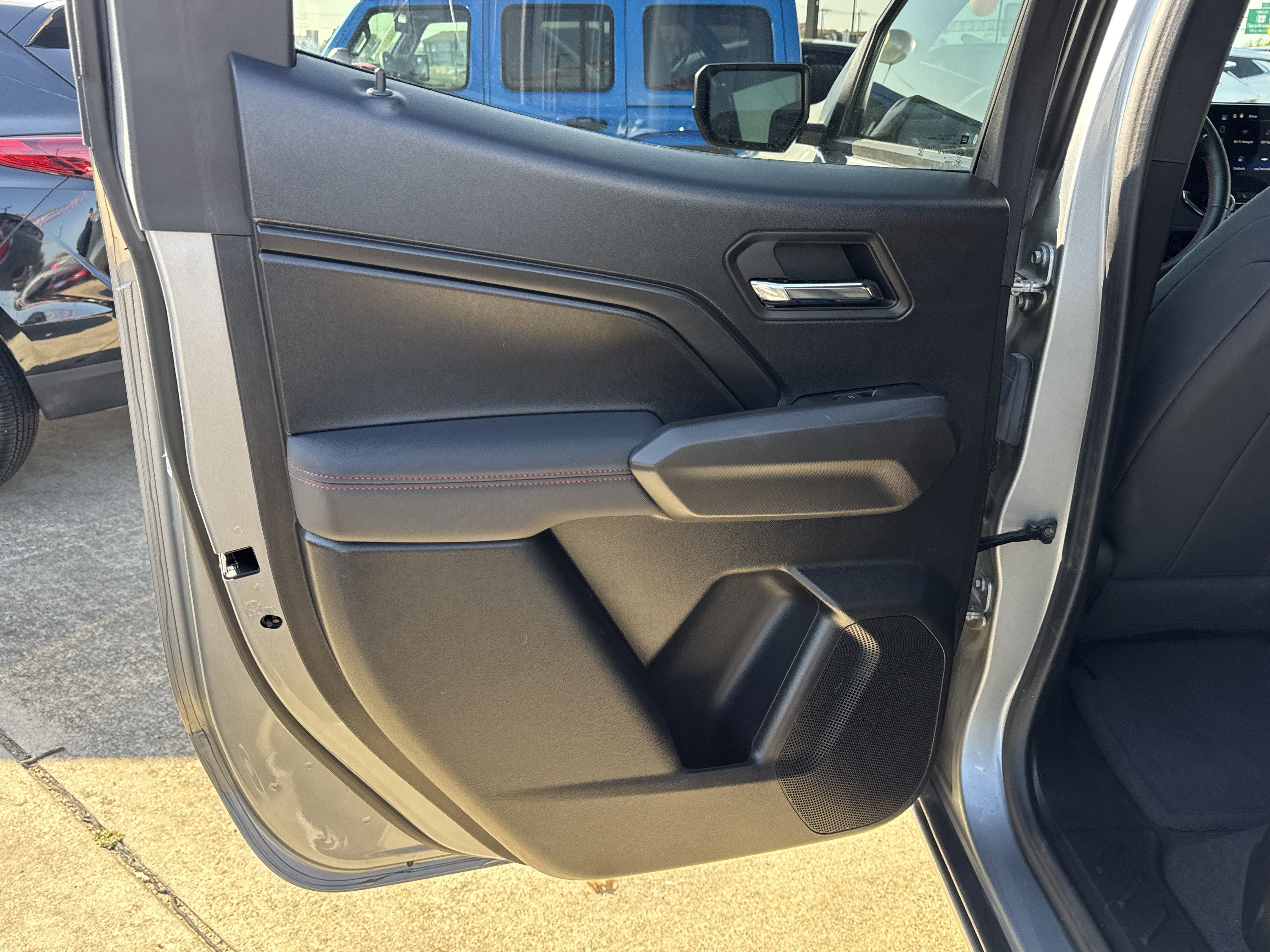 Used 2024 Chevrolet Colorado Z71 w/ Z71 Convenience Package 2 image 15