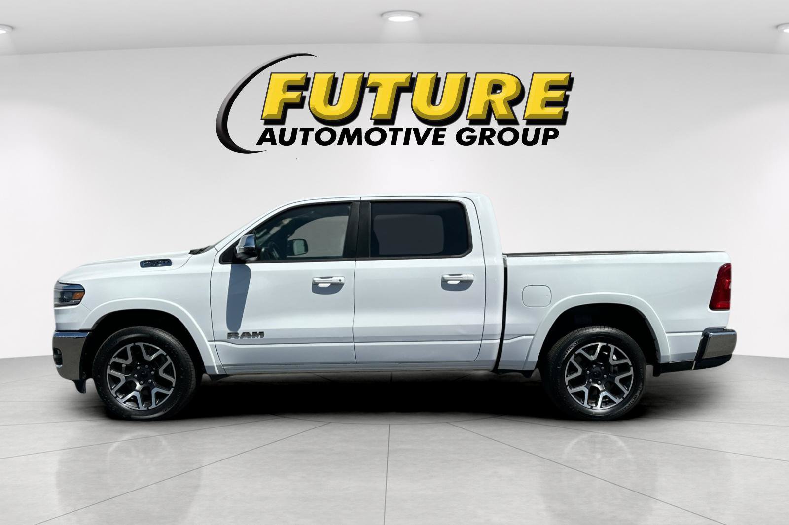 Used 2025 RAM 1500 Laramie AWD/4WD image 6