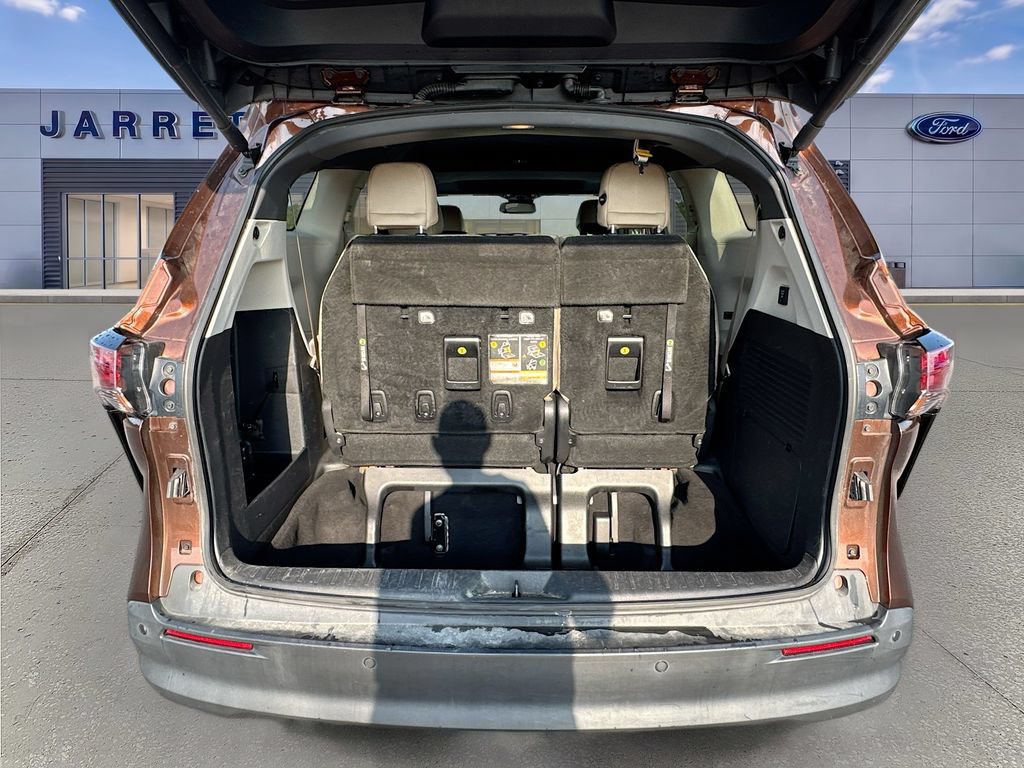 Used 2022 Toyota Sienna XLE w/ XLE Plus Package FWD image 27