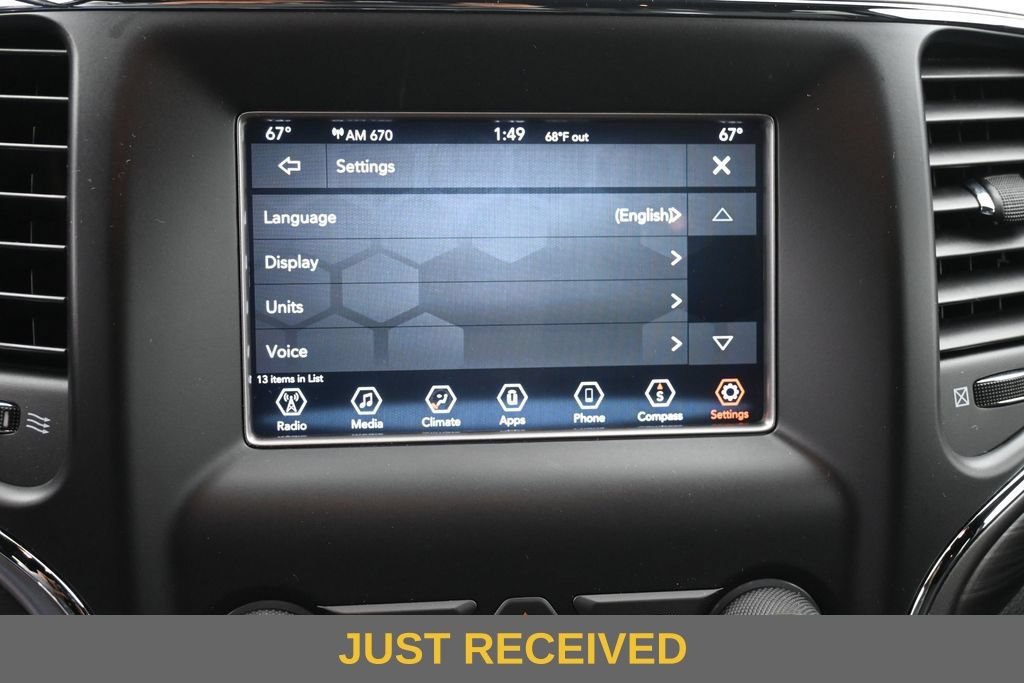 Used 2020 Jeep Grand Cherokee Laredo AWD/4WD image 11