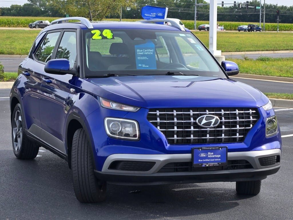 Used 2024 Hyundai Venue SEL FWD image 4