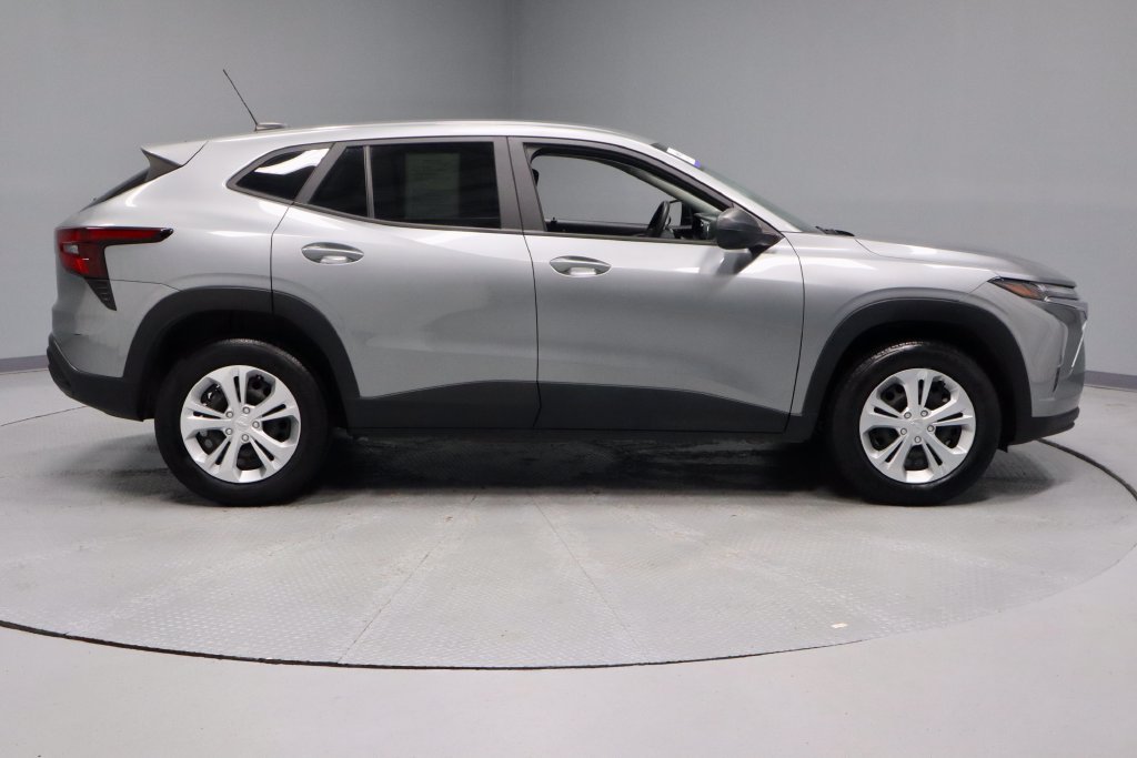Used 2025 Chevrolet Trax LS FWD image 5