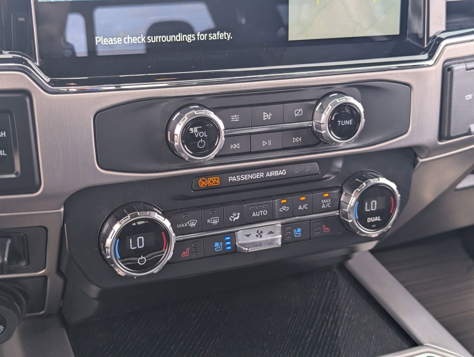 Certified 2022 Ford F450 Platinum AWD/4WD image 23