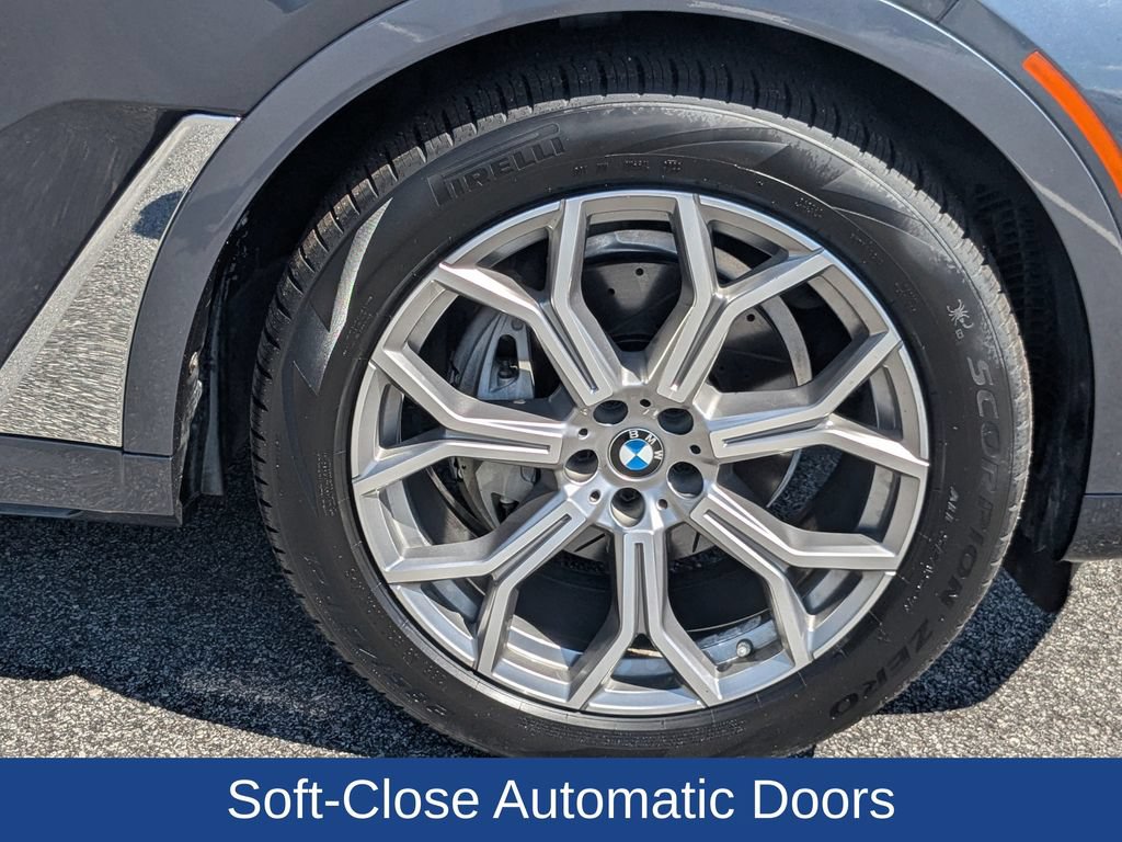 Used 2020 BMW X7 xDrive40i w/ Premium Package AWD/4WD image 12