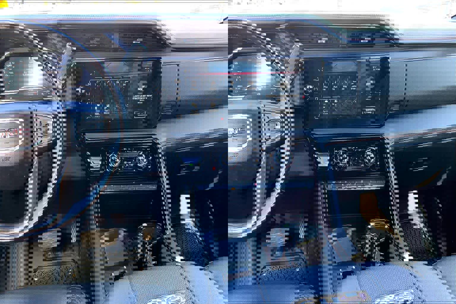 Used 2024 GMC Sierra 2500 AT4 w/ Technology Package image 9