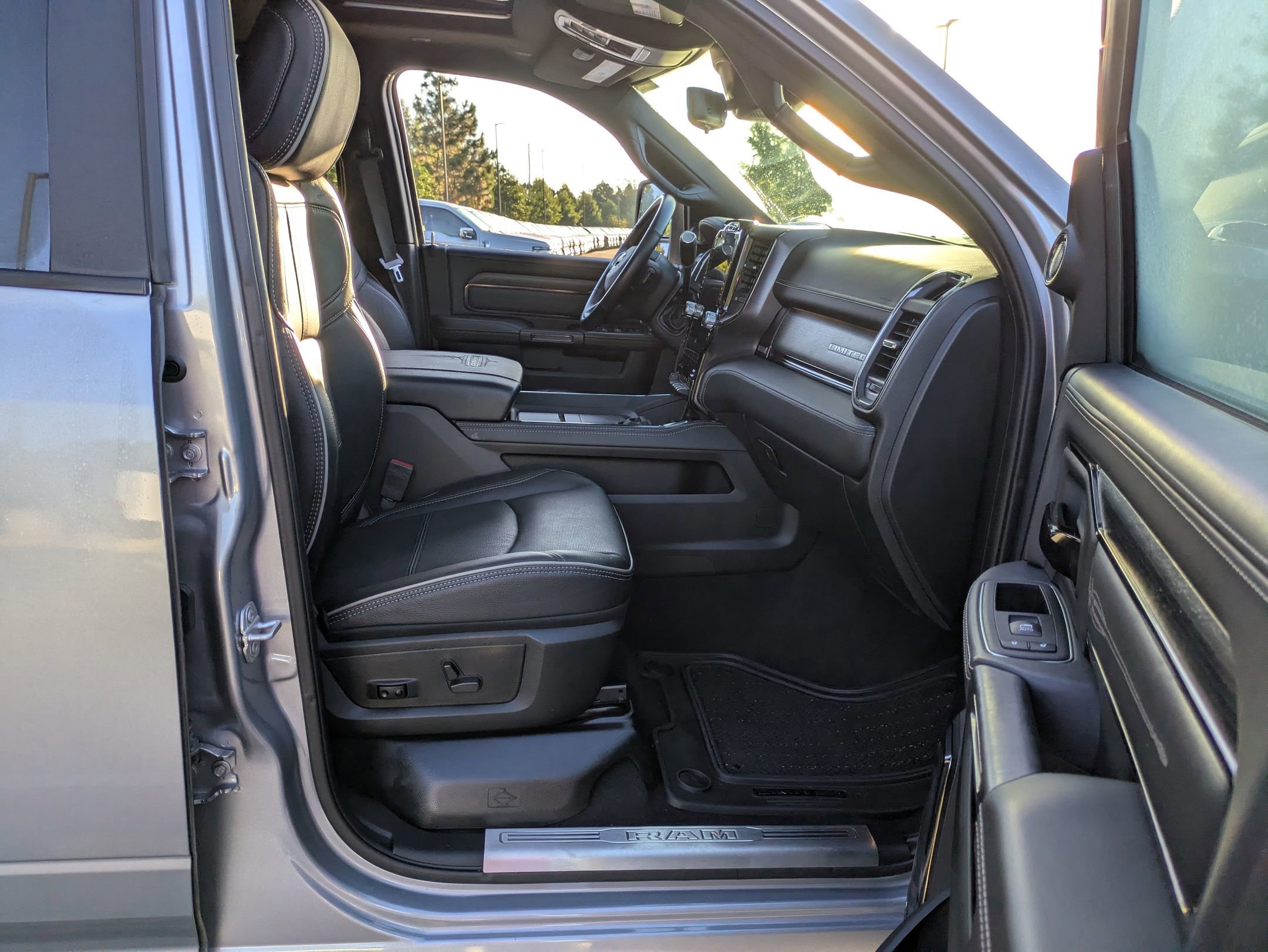 Used 2024 RAM 2500 Limited image 43