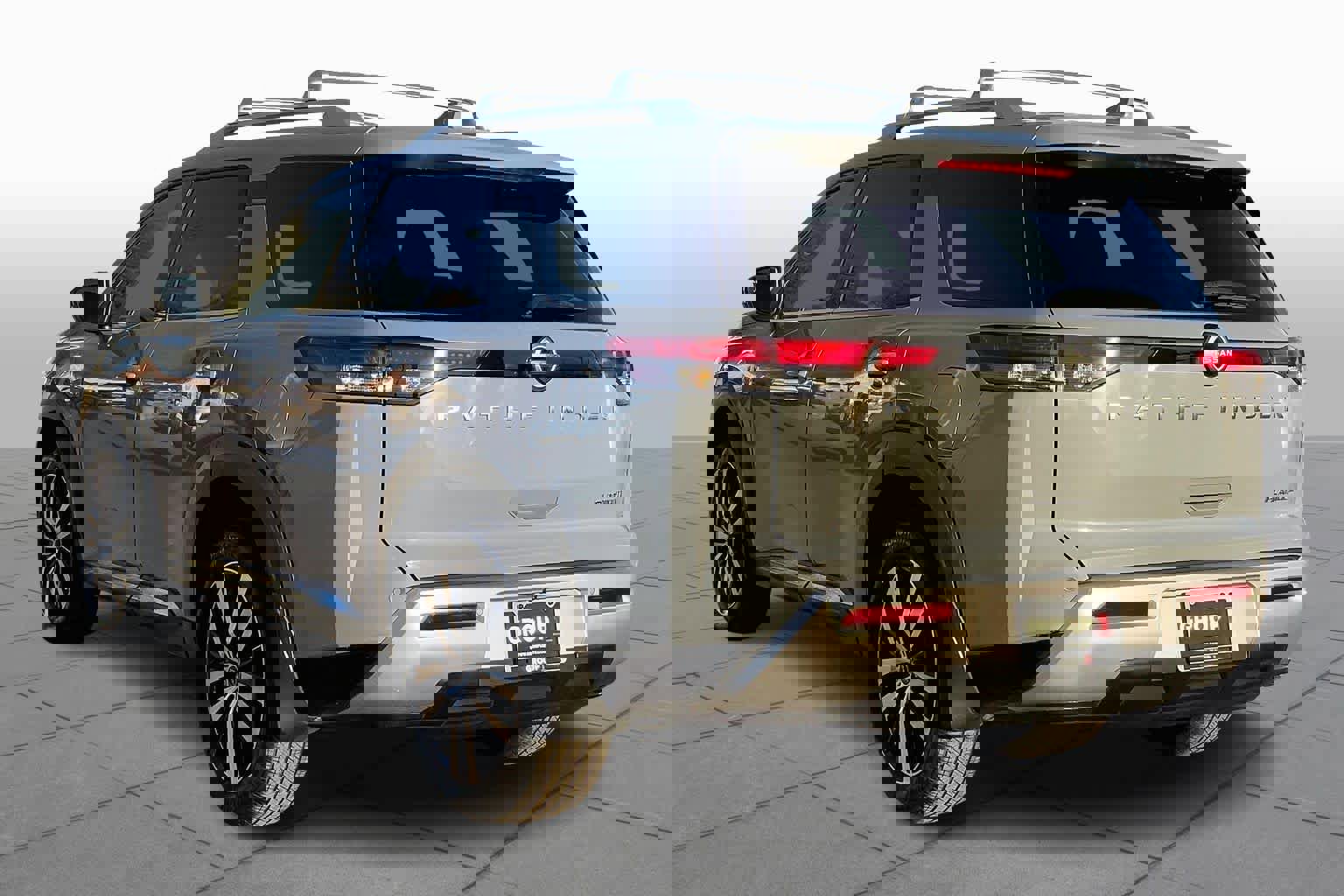 Used 2024 Nissan Pathfinder Platinum w/ Cargo Package image 10