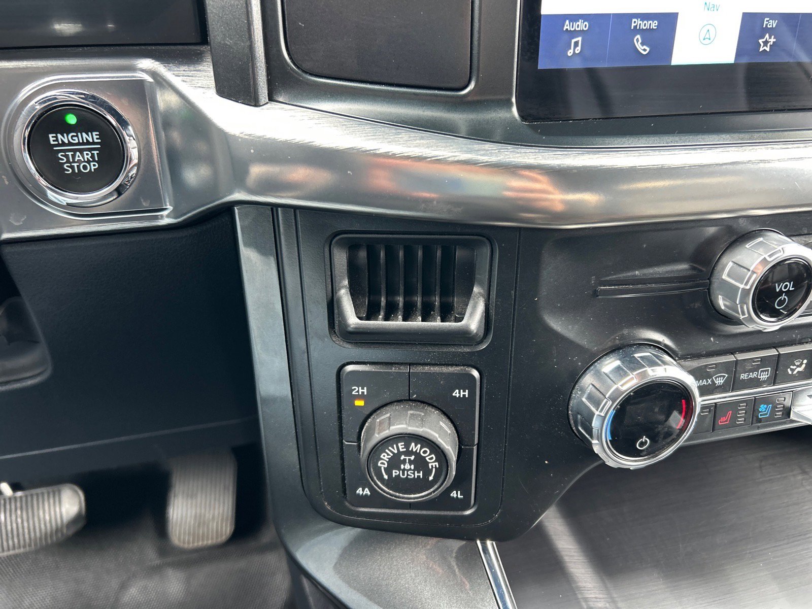 Certified 2021 Ford F150 Lariat w/ Equipment Group 502A High image 30