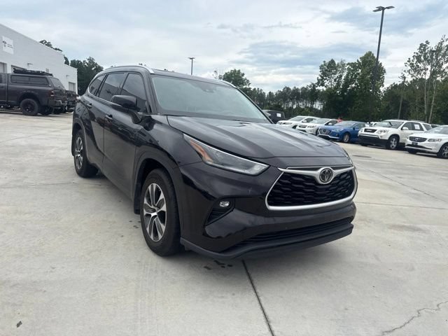 Used 2021 Toyota Highlander XLE FWD image 6