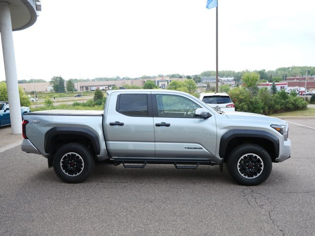 Used 2024 Toyota Tacoma TRD Off-Road AWD/4WD image 4