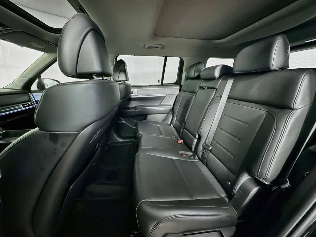 Used 2024 Hyundai Santa Fe Limited FWD image 12