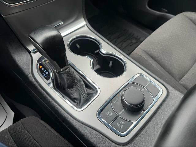Used 2021 Jeep Grand Cherokee Laredo AWD/4WD image 19