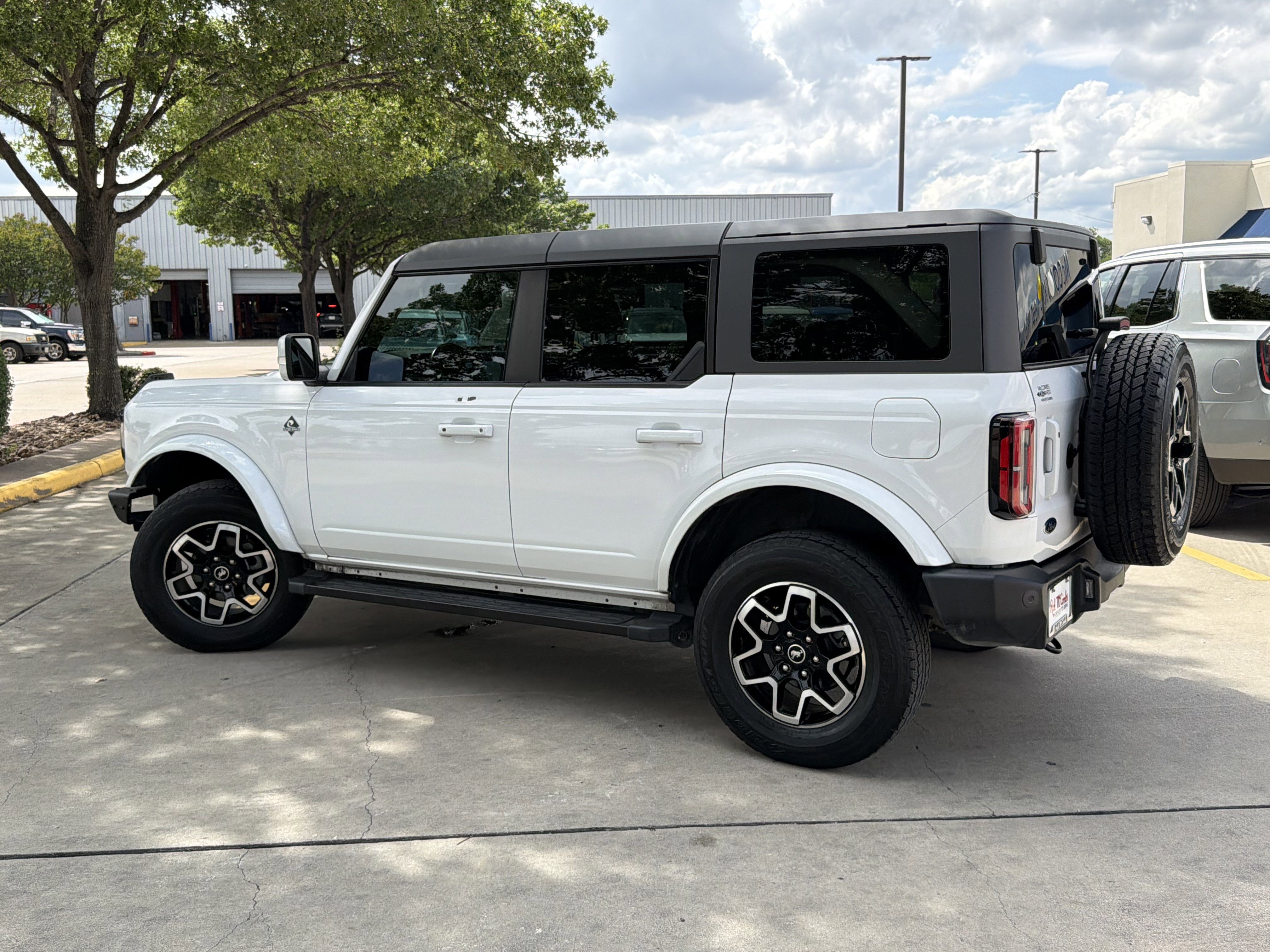 Certified 2022 Ford Bronco Outer Banks AWD/4WD image 9