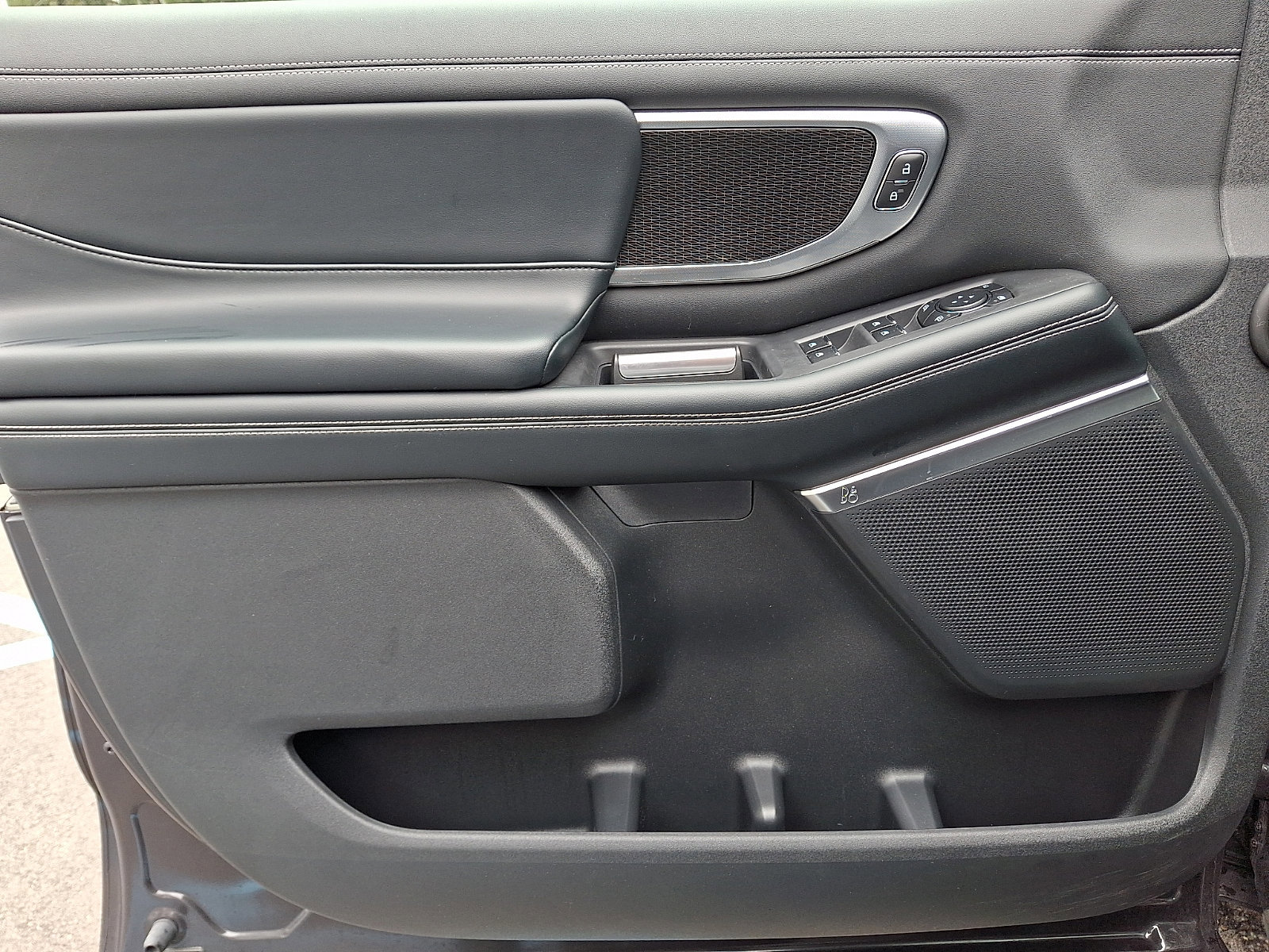 Certified 2025 Ford Expedition Platinum w/ Stealth Performance Package AWD/4WD image 14