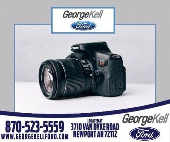 Used 2025 Chrysler Pacifica Select FWD image 1