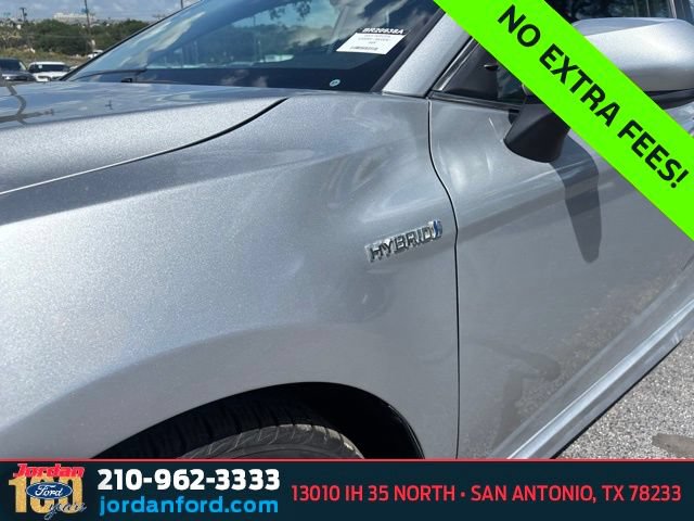 Used 2021 Toyota Camry SE FWD image 4