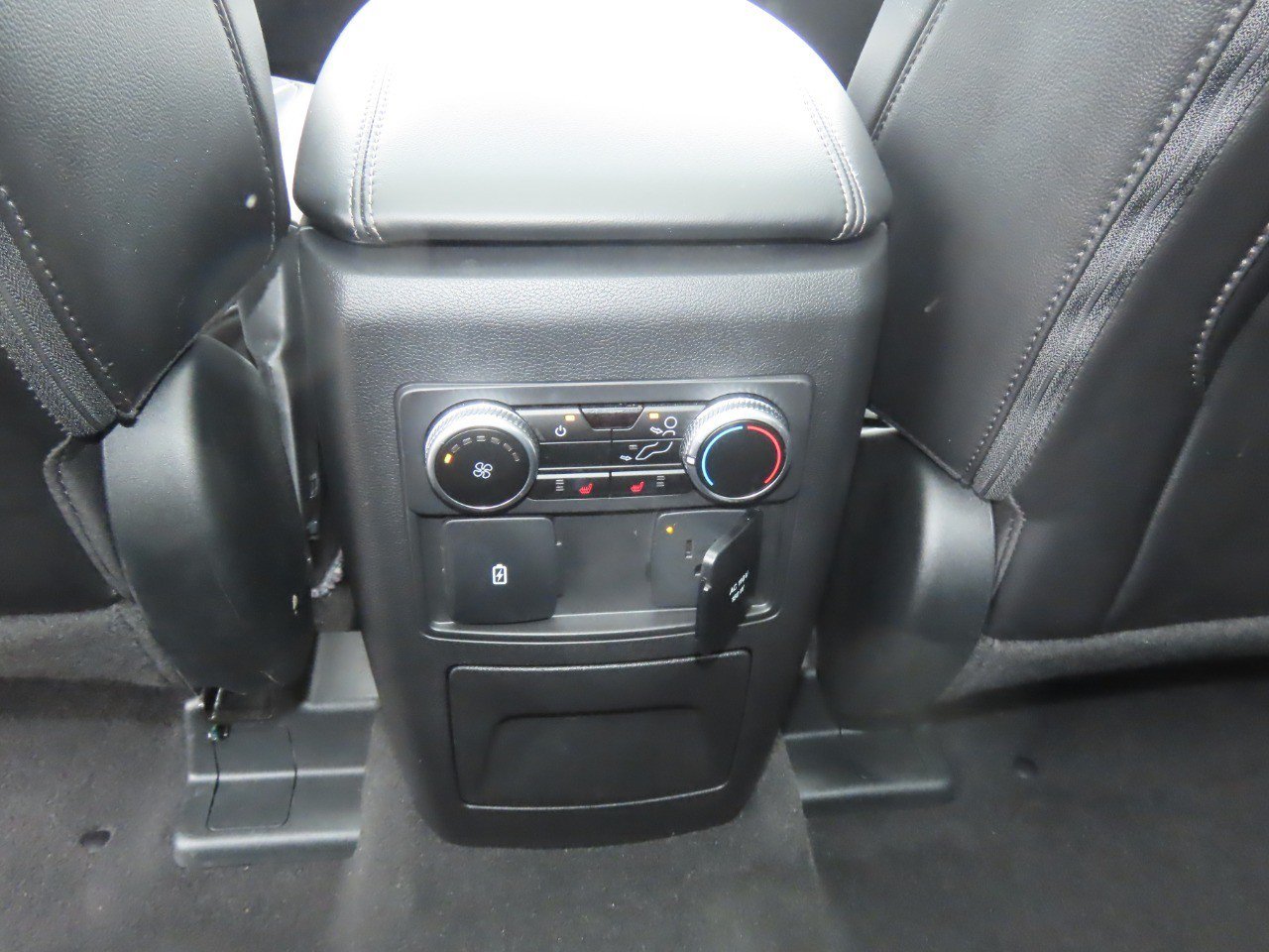 Certified 2024 Ford Explorer Limited w/ Limited Technology Package RWD image 23