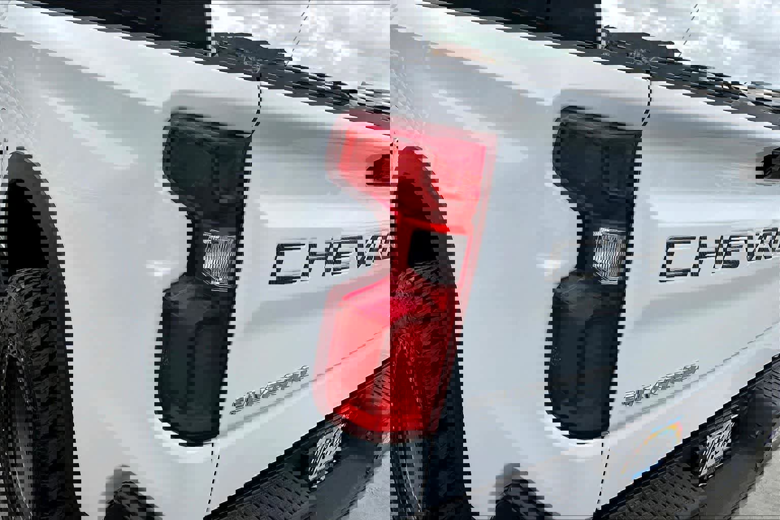 Used 2023 Chevrolet Silverado 1500 ZR2 image 32