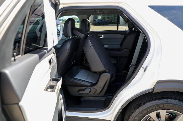 Certified 2024 Ford Explorer XLT w/ XLT Sport Appearance Package AWD/4WD image 29