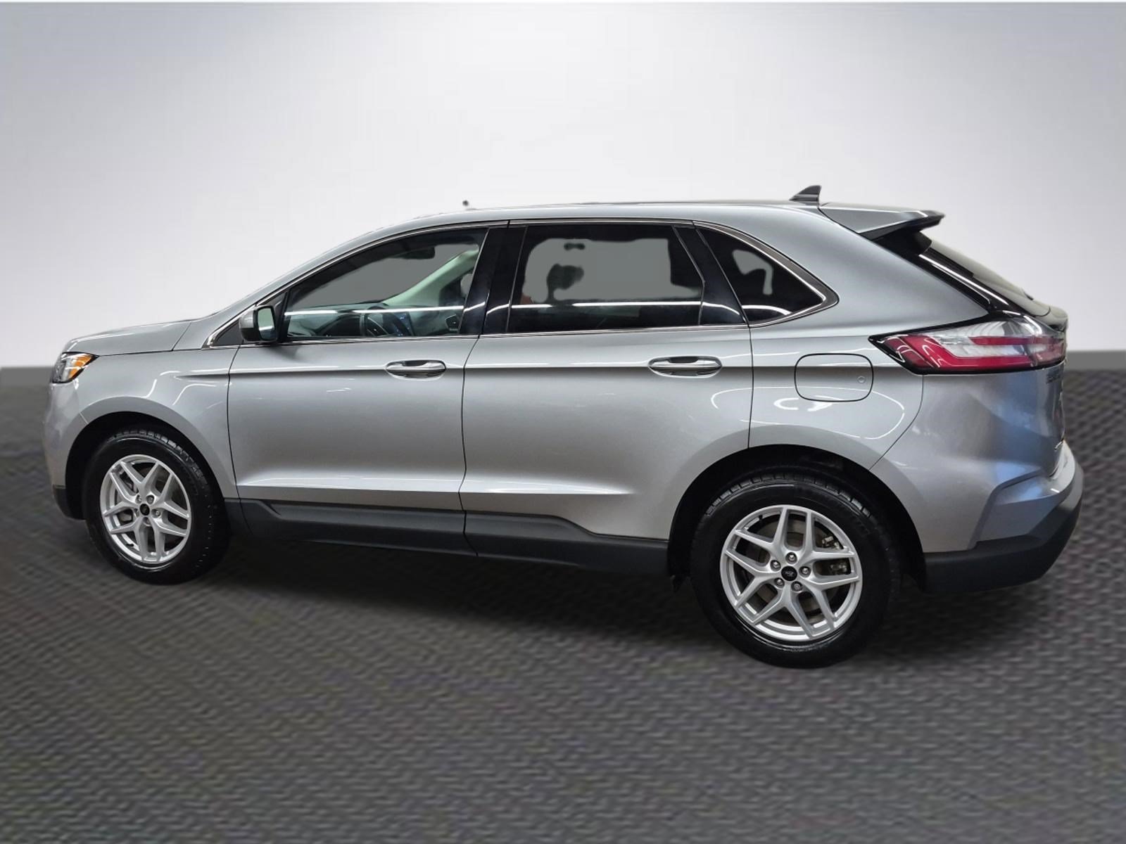 Certified 2024 Ford Edge SEL AWD/4WD image 5
