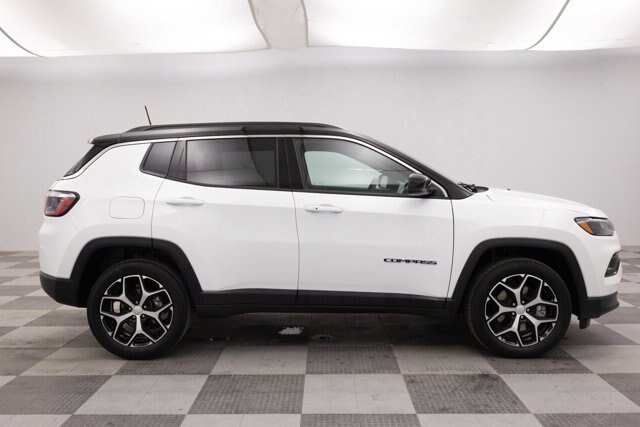 Used 2024 Jeep Compass Limited AWD/4WD image 12