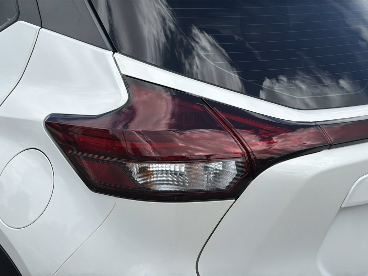 Used 2024 Nissan Kicks SV FWD image 7