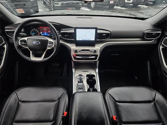 Certified 2022 Ford Explorer XLT w/ Equipment Group 202A image 7