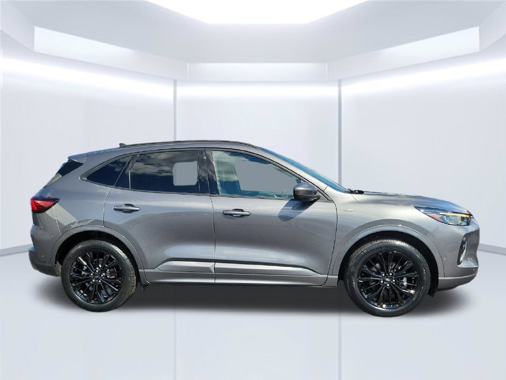 Certified 2023 Ford Escape ST-Line Elite w/ Premium Technology Package AWD/4WD image 4