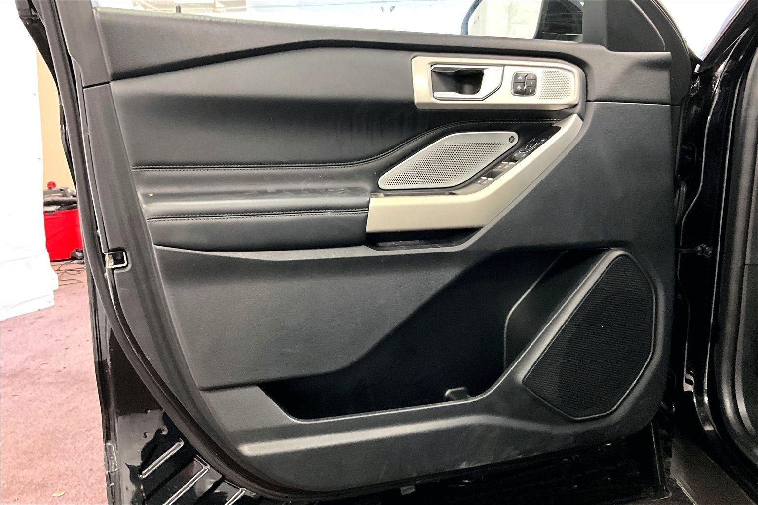 Certified 2022 Ford Explorer Limited w/ Limited Technology Package image 22