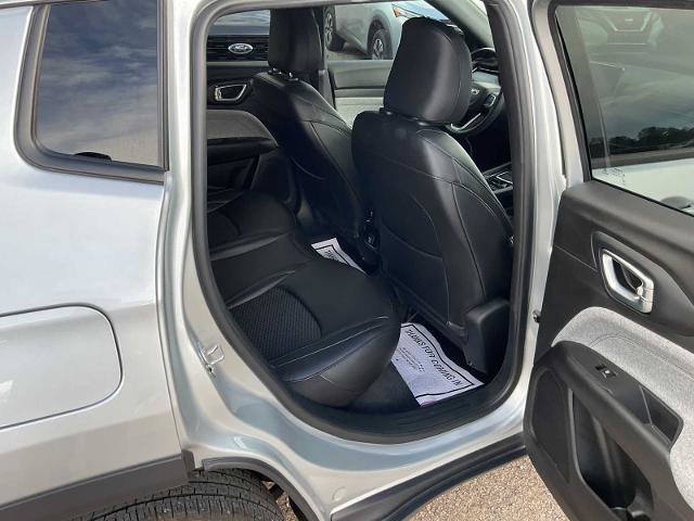 Used 2024 Jeep Compass Latitude AWD/4WD image 32