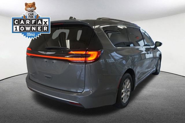 Used 2022 Chrysler Pacifica Touring-L image 6