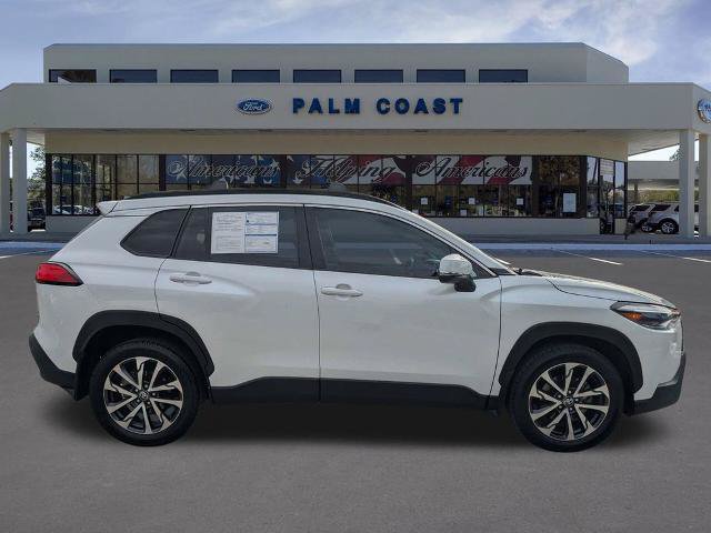 Used 2023 Toyota Corolla Cross XLE AWD/4WD image 3
