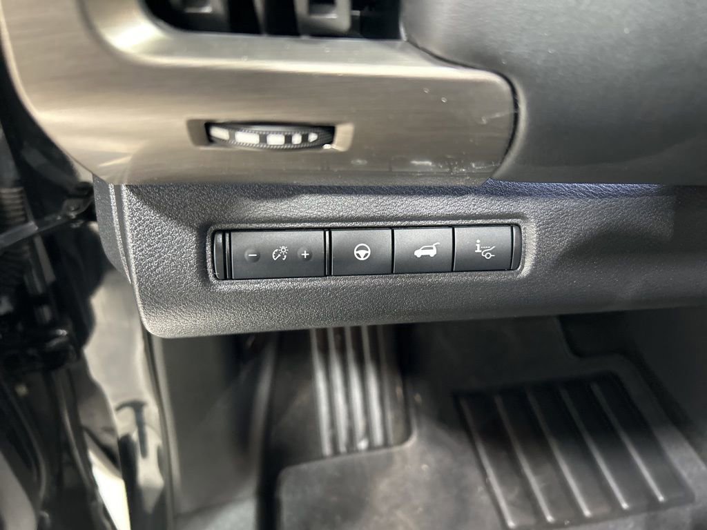 Used 2024 Nissan Pathfinder Platinum image 12