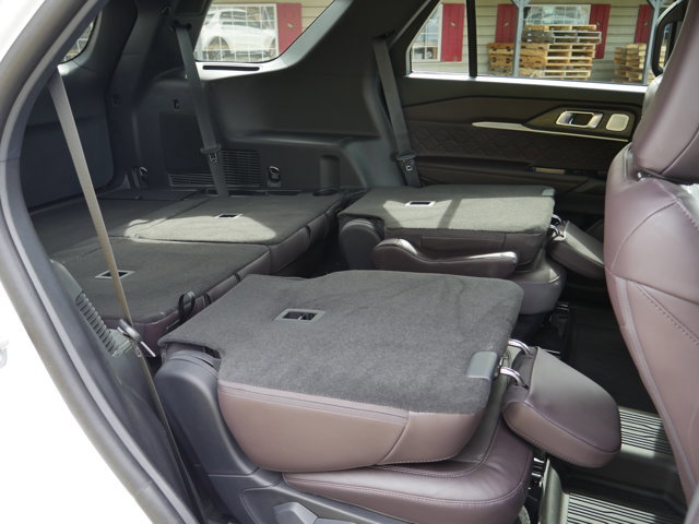 Certified 2025 Ford Explorer Platinum w/ Ultimate Package image 39