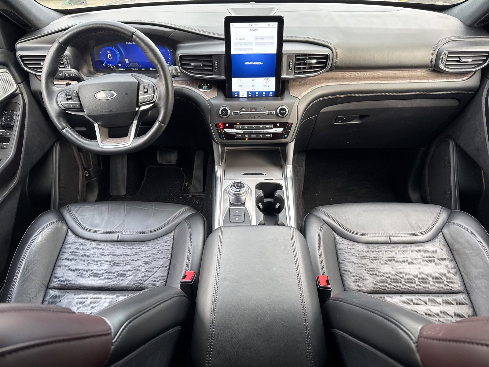 Certified 2020 Ford Explorer Platinum w/ Premium Technology Package image 3