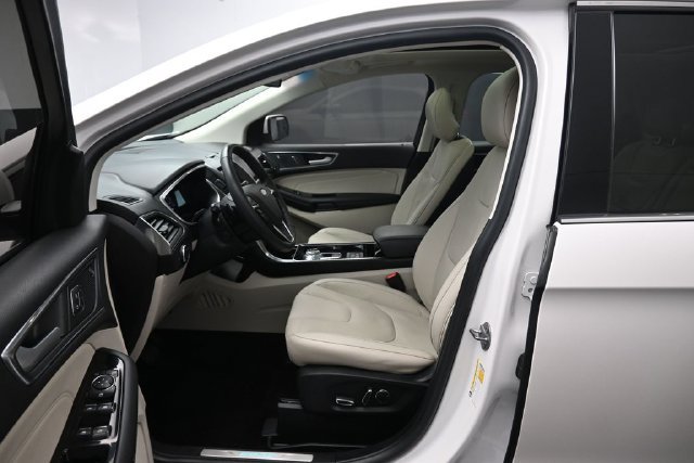 Certified 2019 Ford Edge Titanium w/ Equipment Group 301A AWD/4WD image 10
