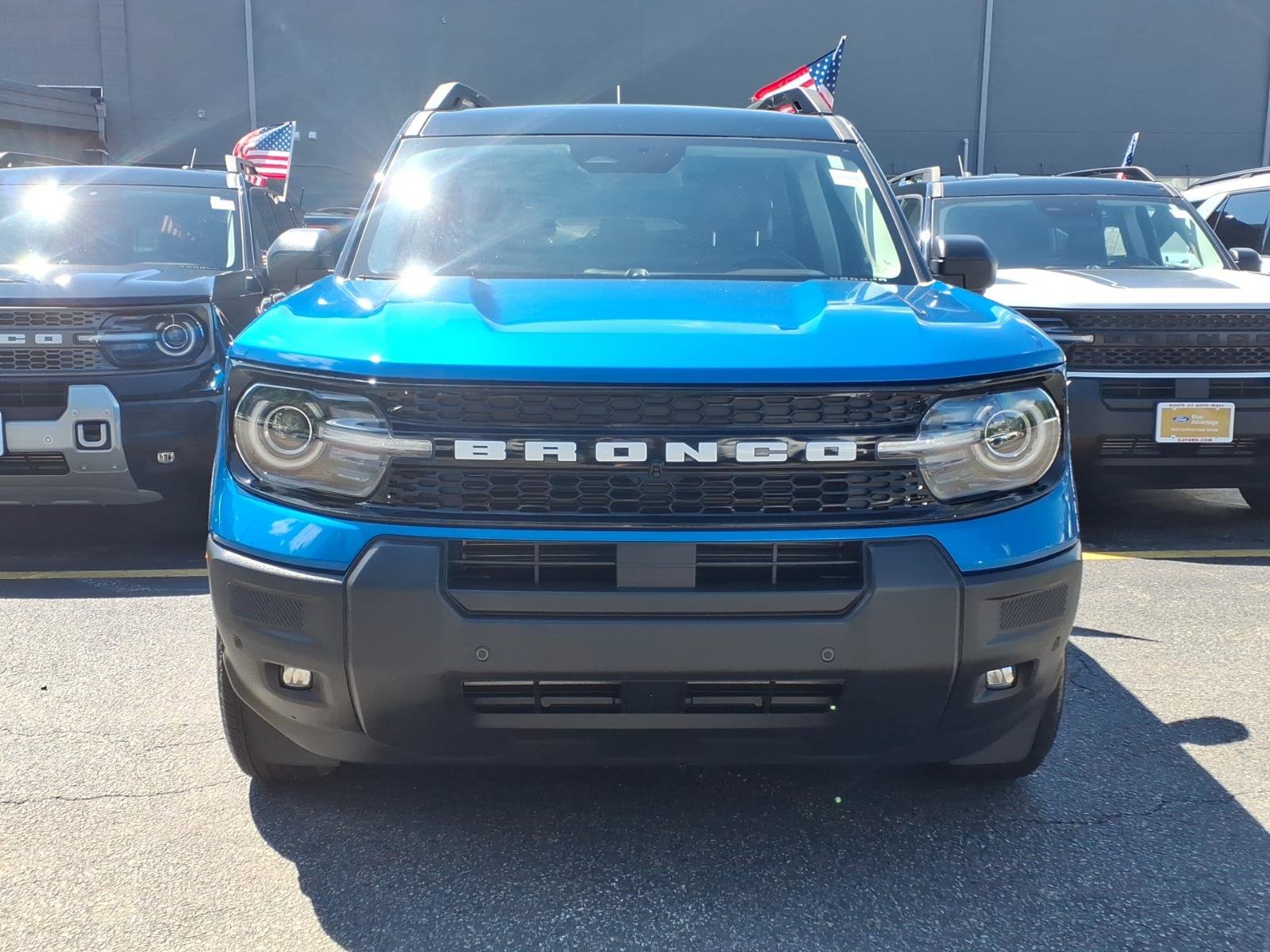 Certified 2025 Ford Bronco Sport Outer Banks w/ Outer Banks Tech Package+ AWD/4WD image 2