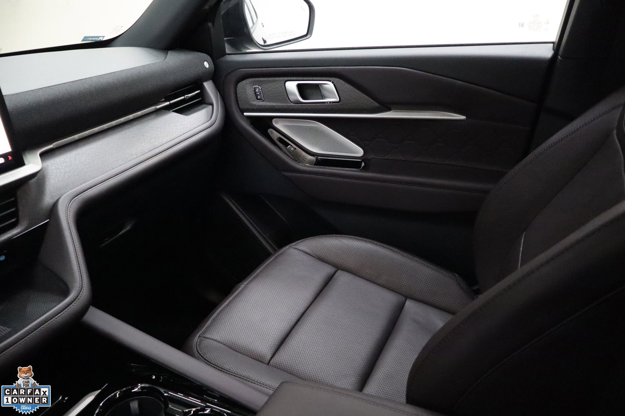 Certified 2025 Ford Explorer Platinum w/ LUX Leather Package image 23