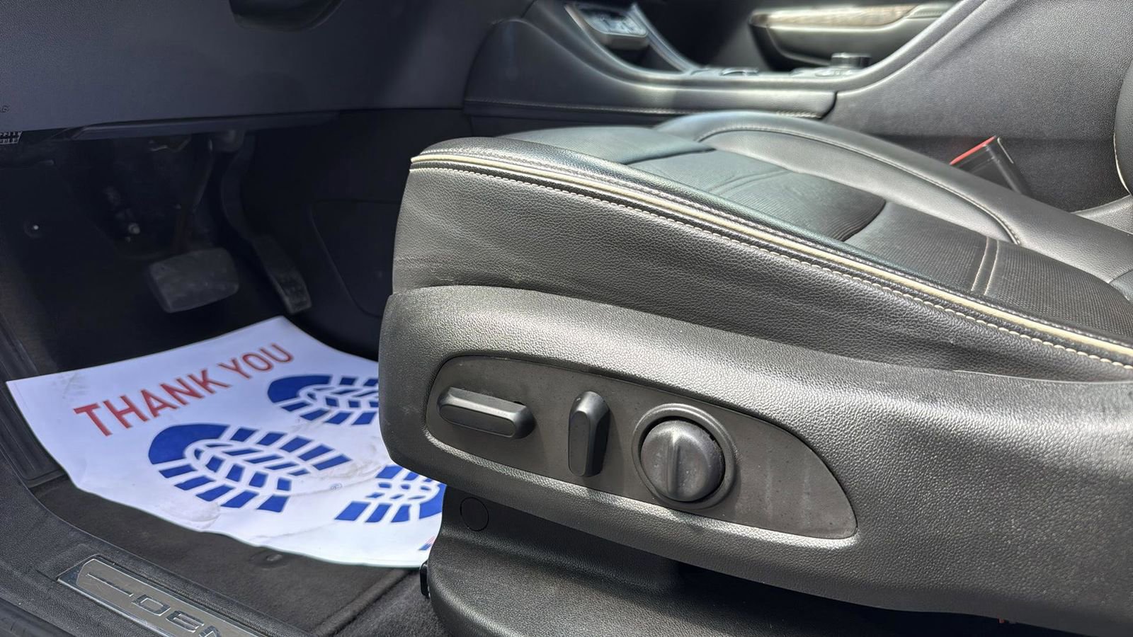 Used 2023 GMC Acadia Denali image 11